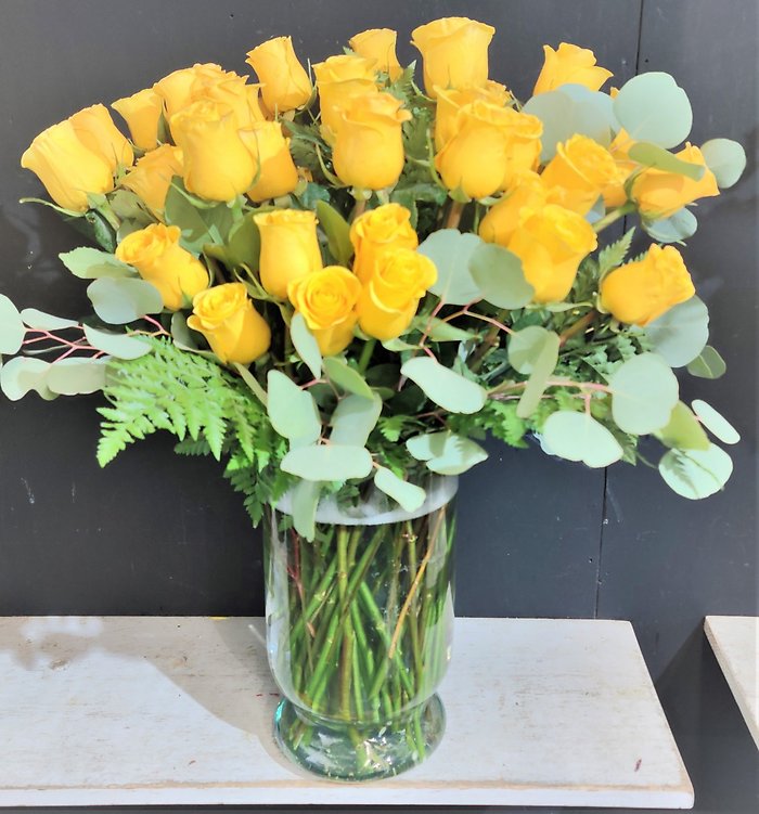 One Dozen Yellow Roses