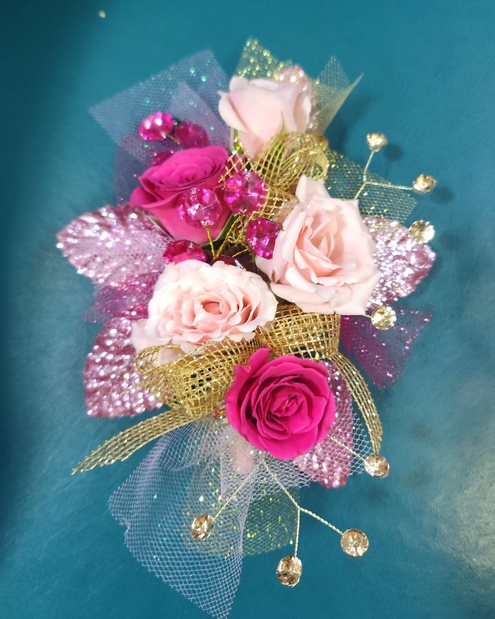 Mixed Pink Roses Upgraded Wristlet