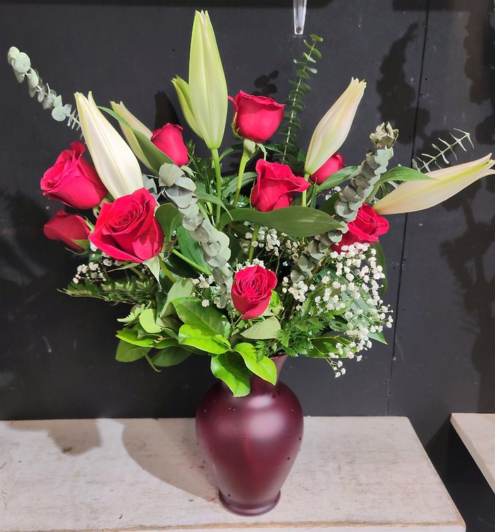 Red Roses & Lilies