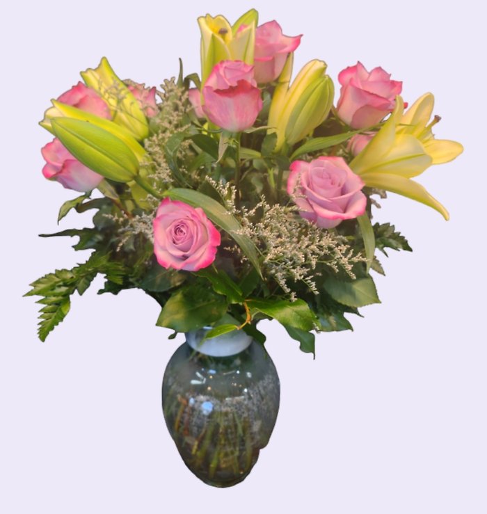 Prettiest Dozen Roses & Lilies - Mday