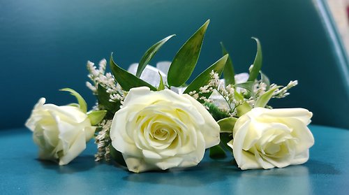 White Spray Roses Flower Bracelet Corsage