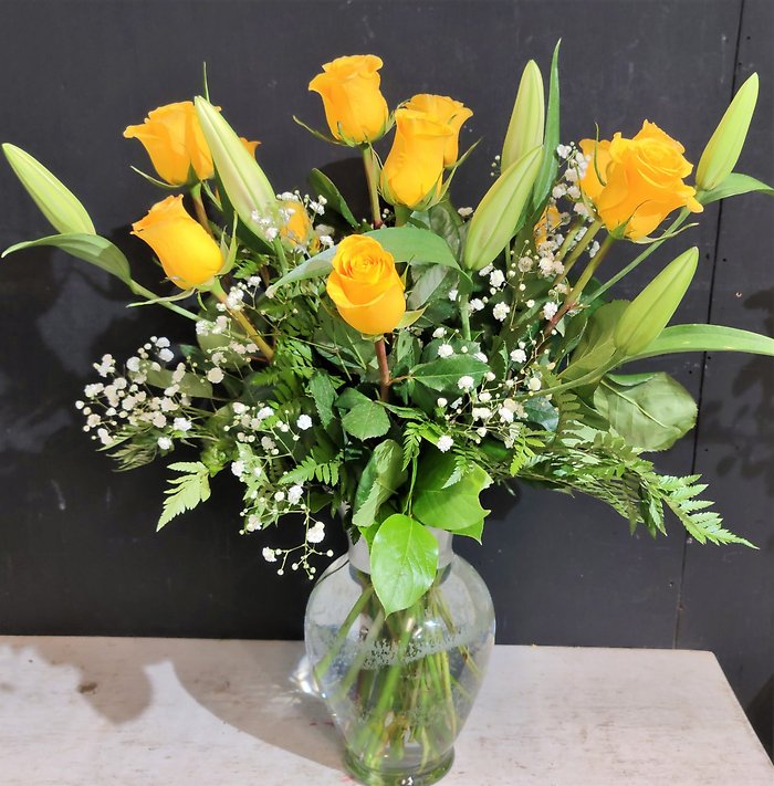 One Dozen Yellow Roses