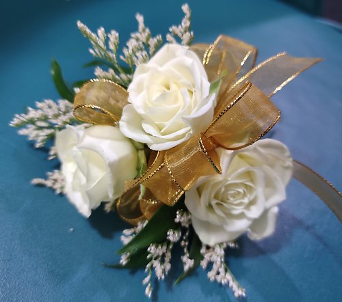 White Spray Roses Circular Wristlet Corsage