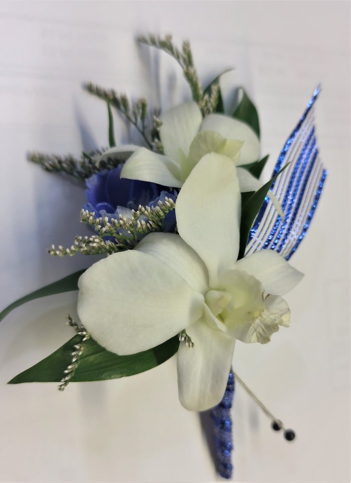 Blue & White Mixed Boutonniere