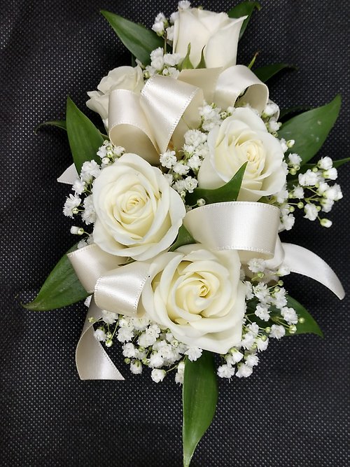 White Spray Roses Linear Wristlet Corsage w/Baby\'s Breath