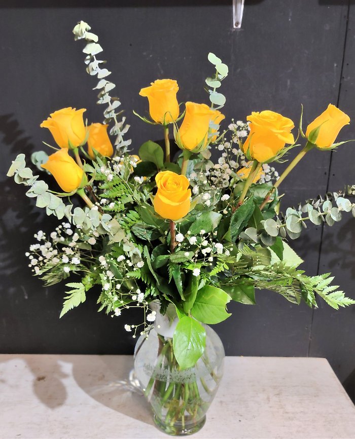 One Dozen Yellow Roses