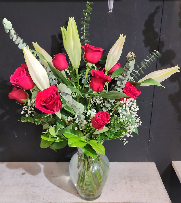 Red Roses & Lilies