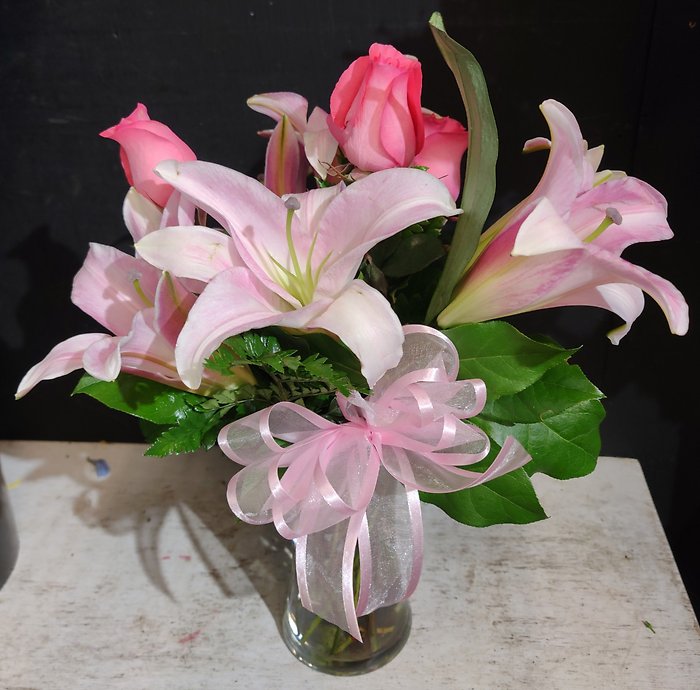 3 Prettiest Roses in a Vase